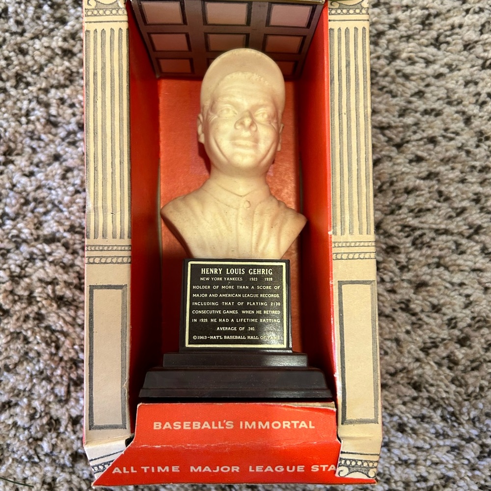 Lou Gehrig Bust
